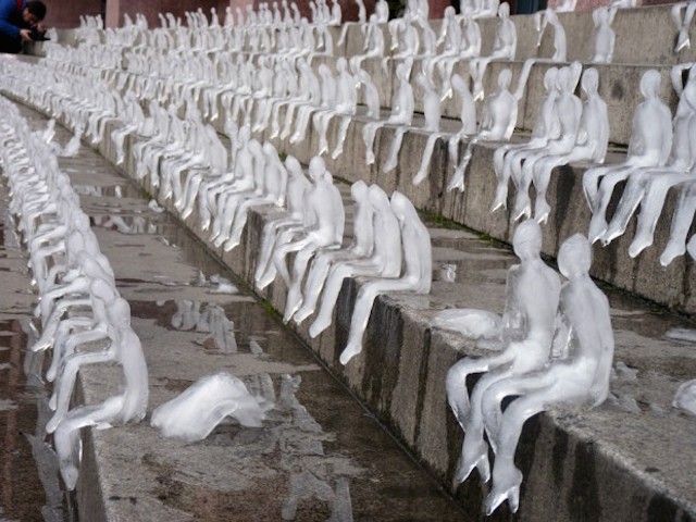 Army-of-Melting-Ice-Sculptures-0